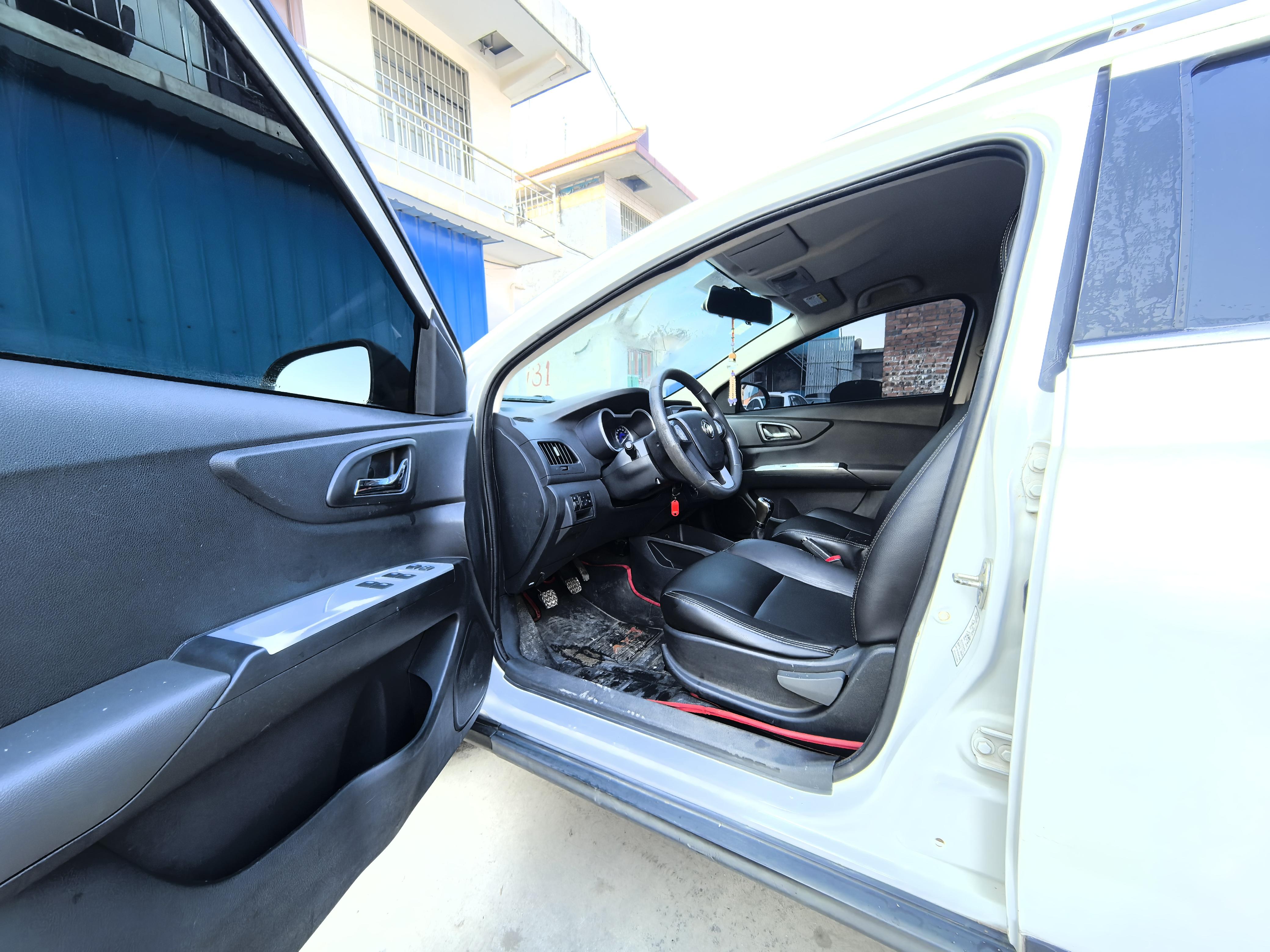 Dongfeng Aeolus AX3 2017 thumb 6