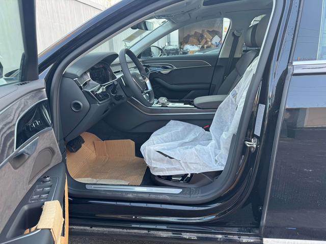 Audi A8 2025 thumb 3