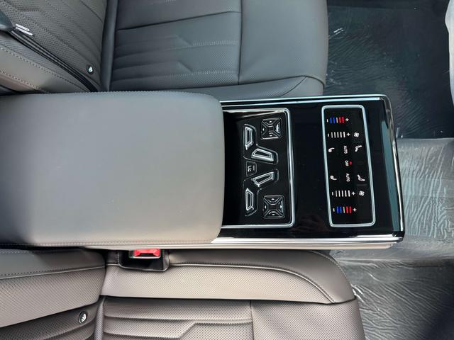 Audi A8 2025 thumb 5