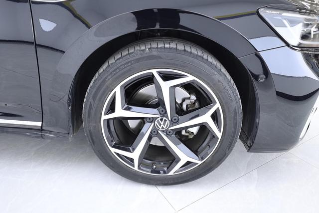 Volkswagen Passat 2023 thumb 2