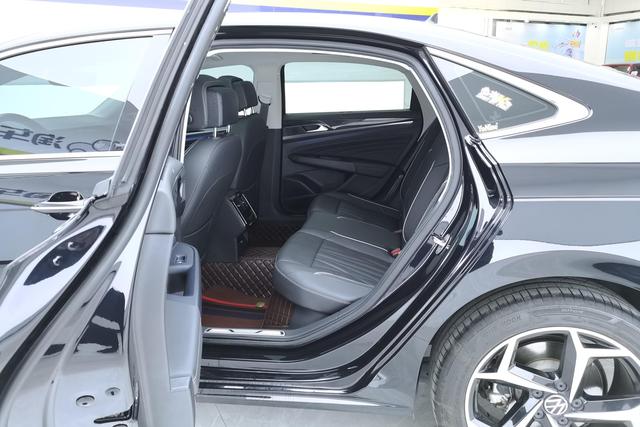Volkswagen Passat 2023 thumb 10