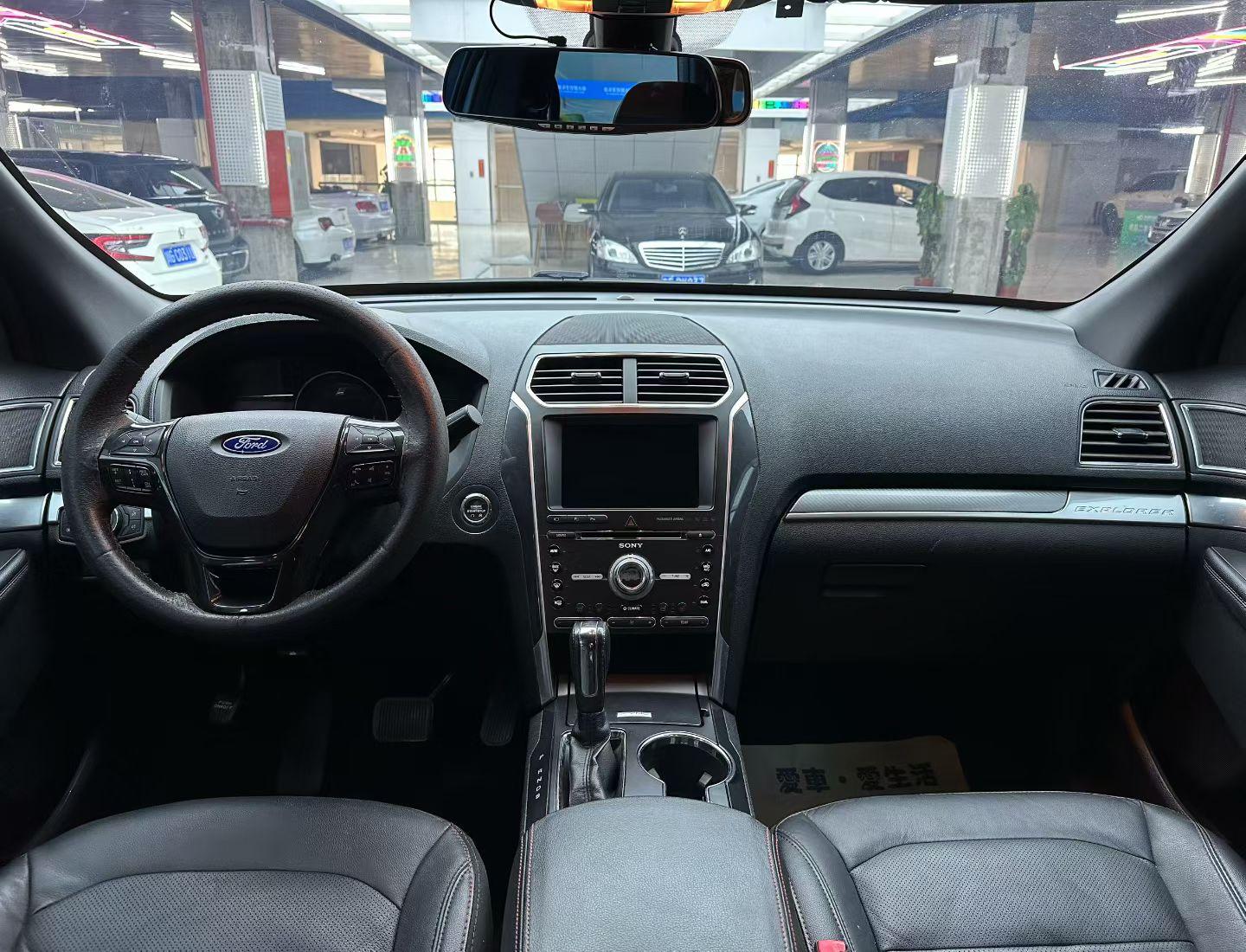 Ford Explorer 2017 thumb 11