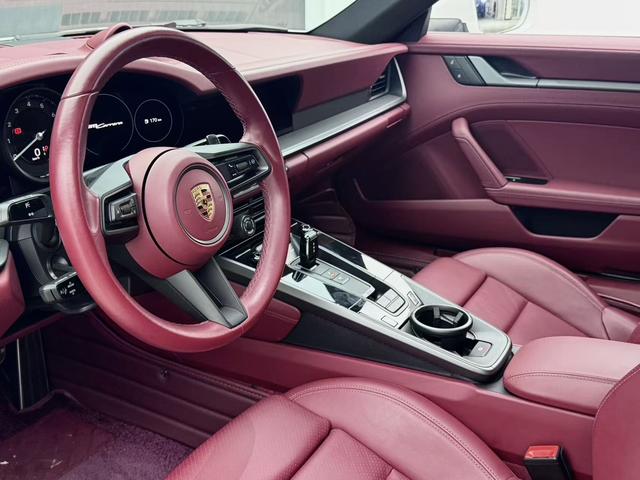 Porsche 911 2023 thumb 2