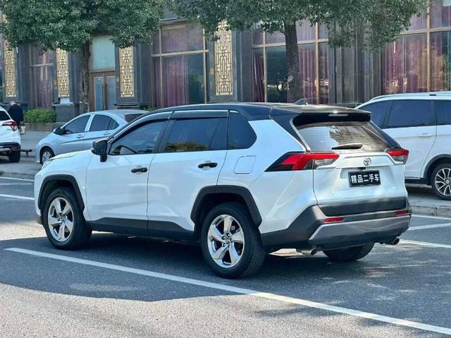 Toyota RAV4 2022 thumb 4