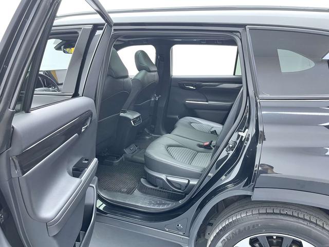 Toyota Crown 2022 thumb 10