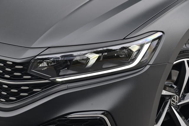 Volkswagen Passat 2024 thumb 2