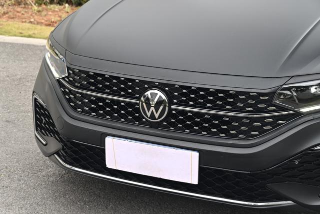 Volkswagen Passat 2024 thumb 3