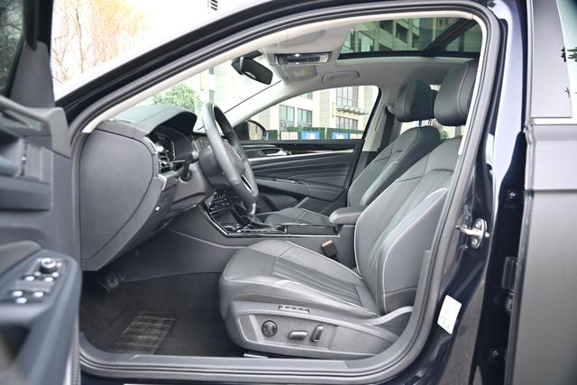 Volkswagen Passat 2024 thumb 4