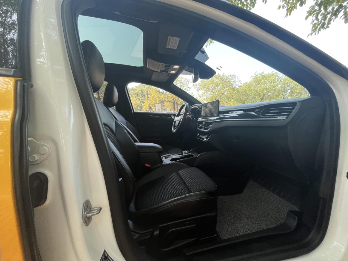 Ford Focus ST 2021 thumb 12