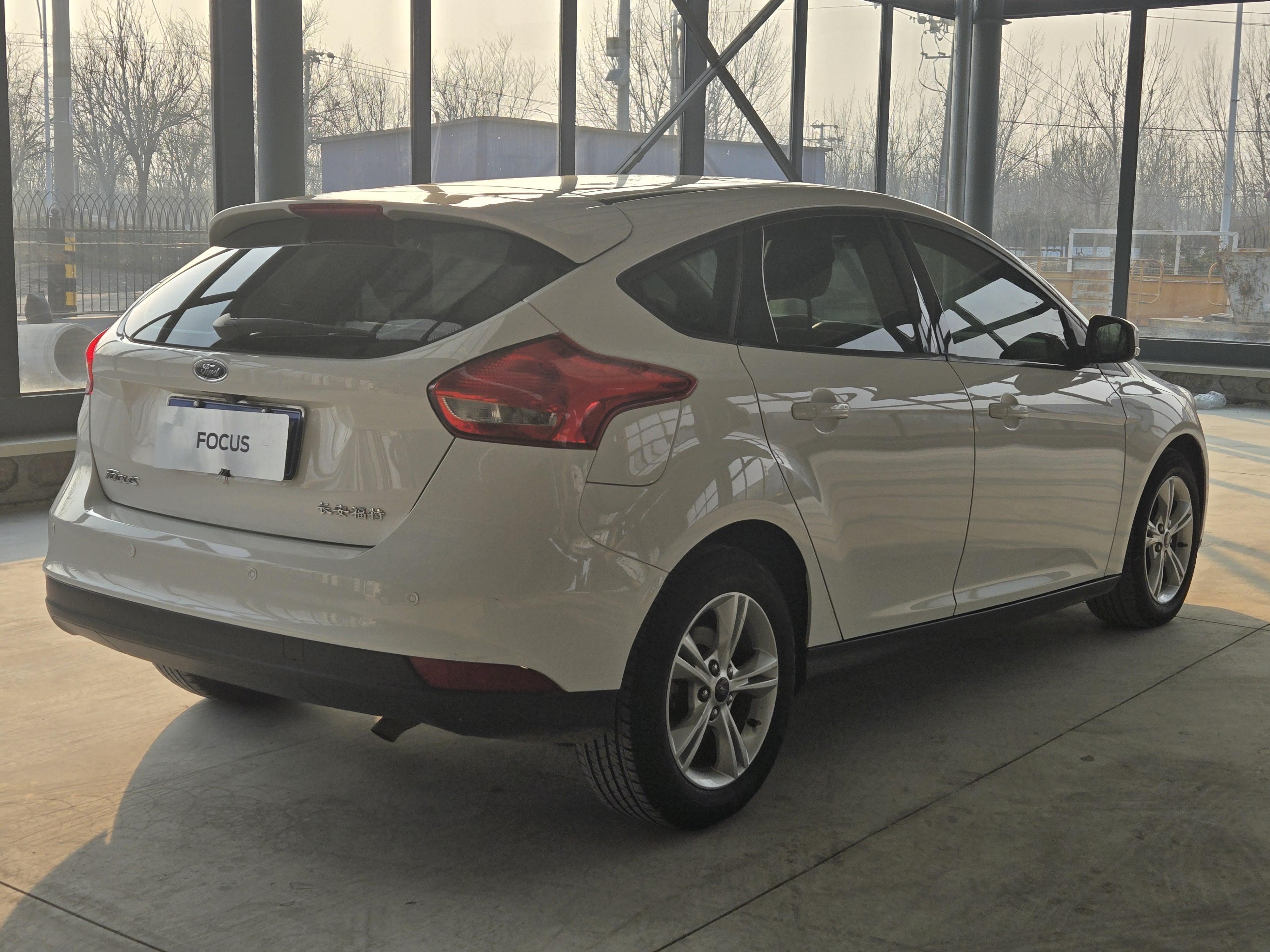 Ford Focus ST 2019 thumb 4