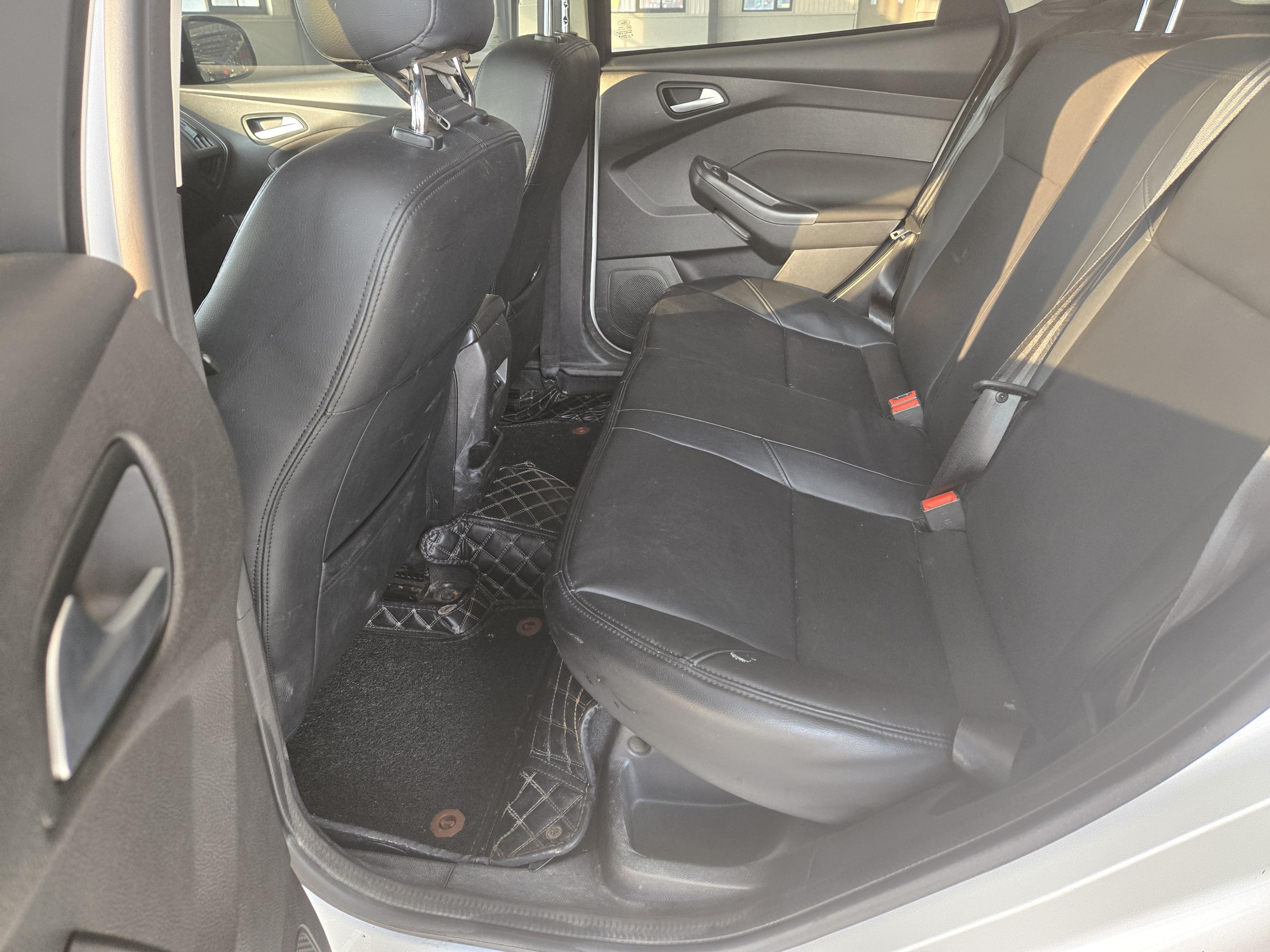 Ford Focus ST 2019 thumb 7