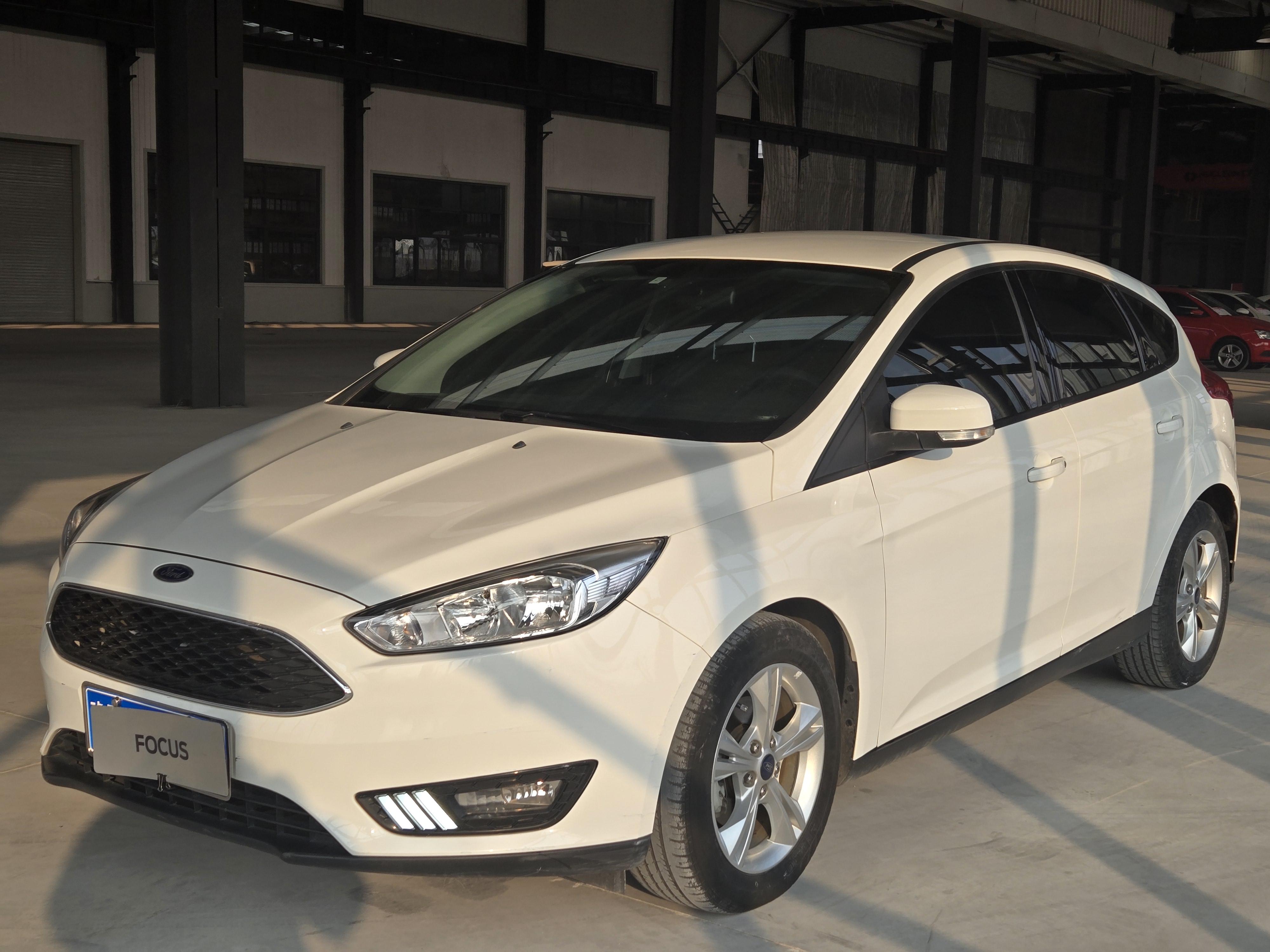 Ford Focus ST 2019 thumb 8