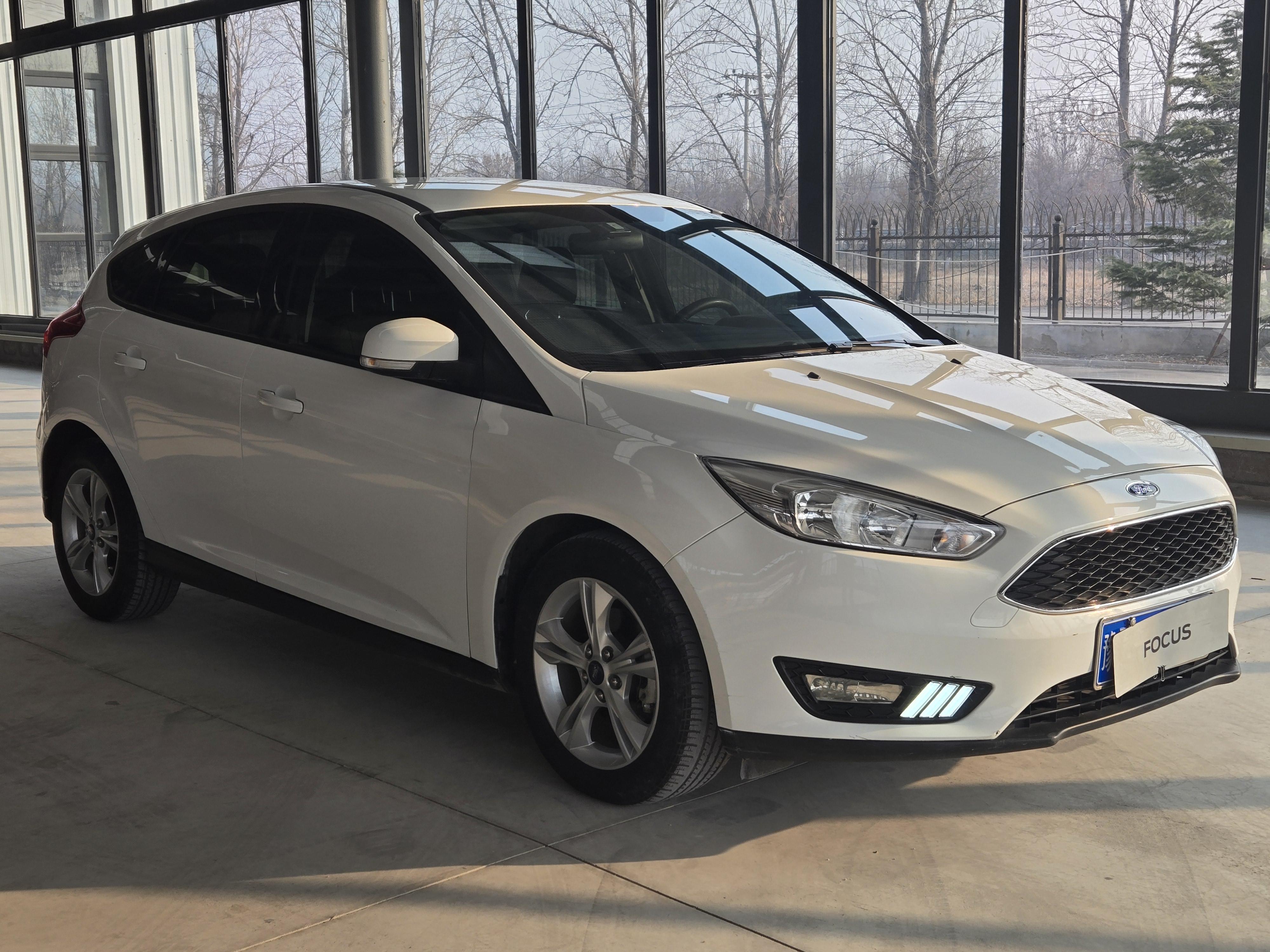 Ford Focus ST 2019 thumb 10