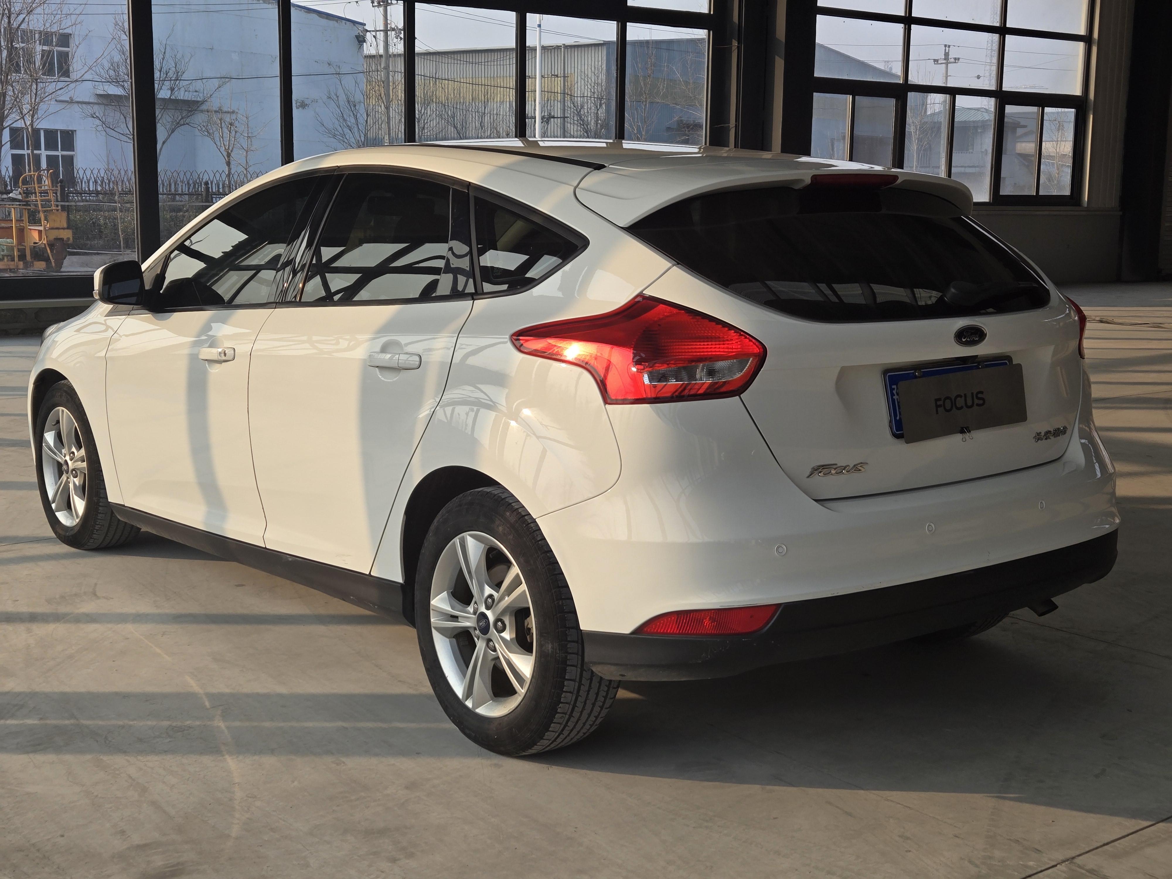Ford Focus ST 2019 thumb 11