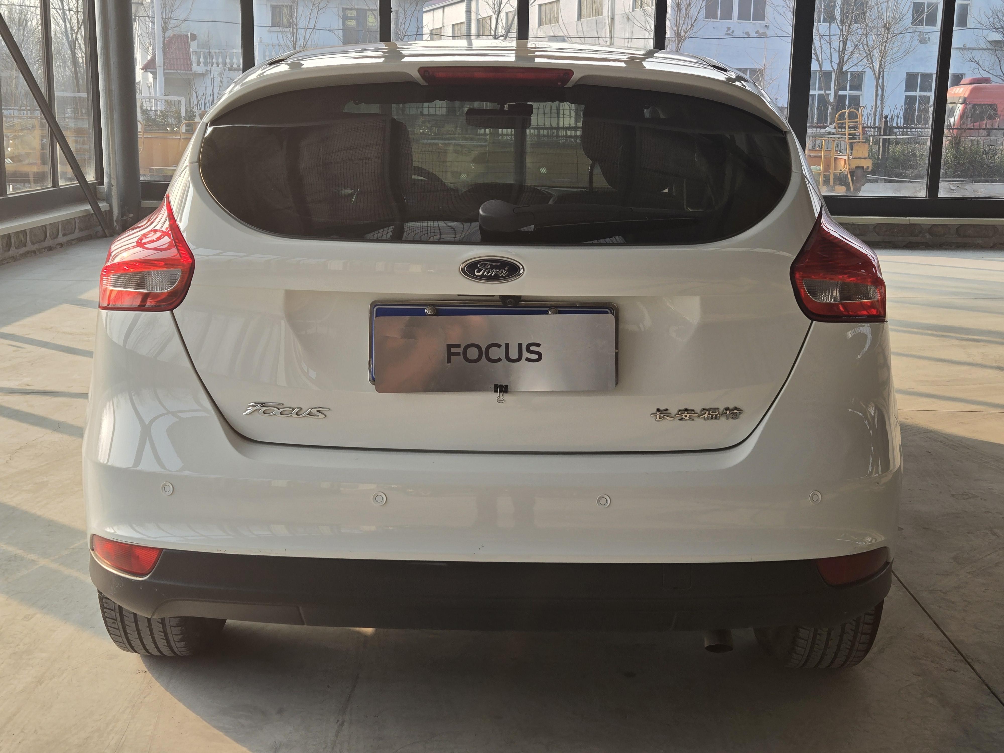 Ford Focus ST 2019 thumb 12