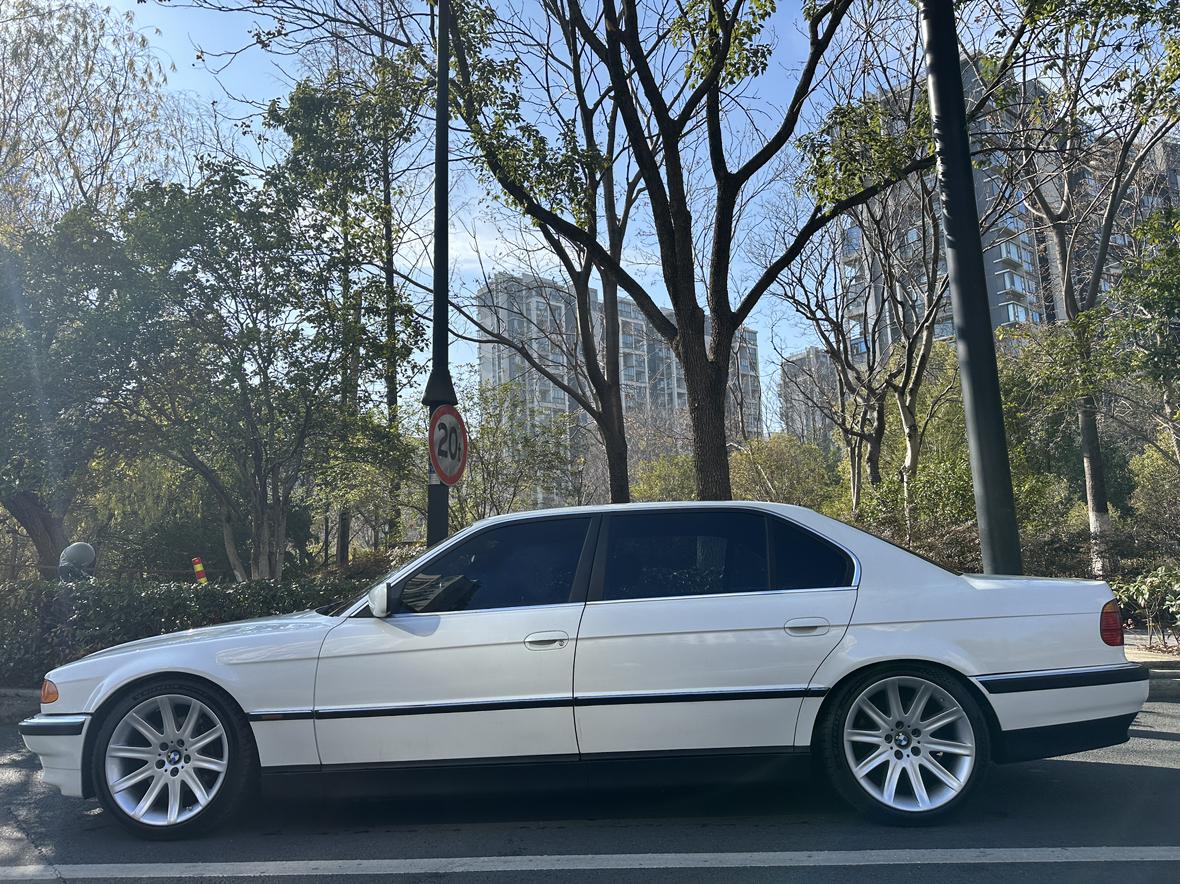 BMW 7 серии 2002 thumb 2