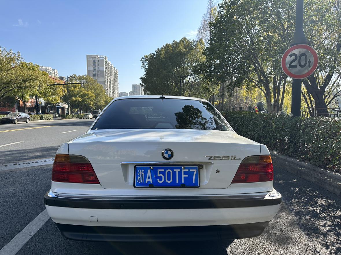 BMW 7 серии 2002 thumb 4
