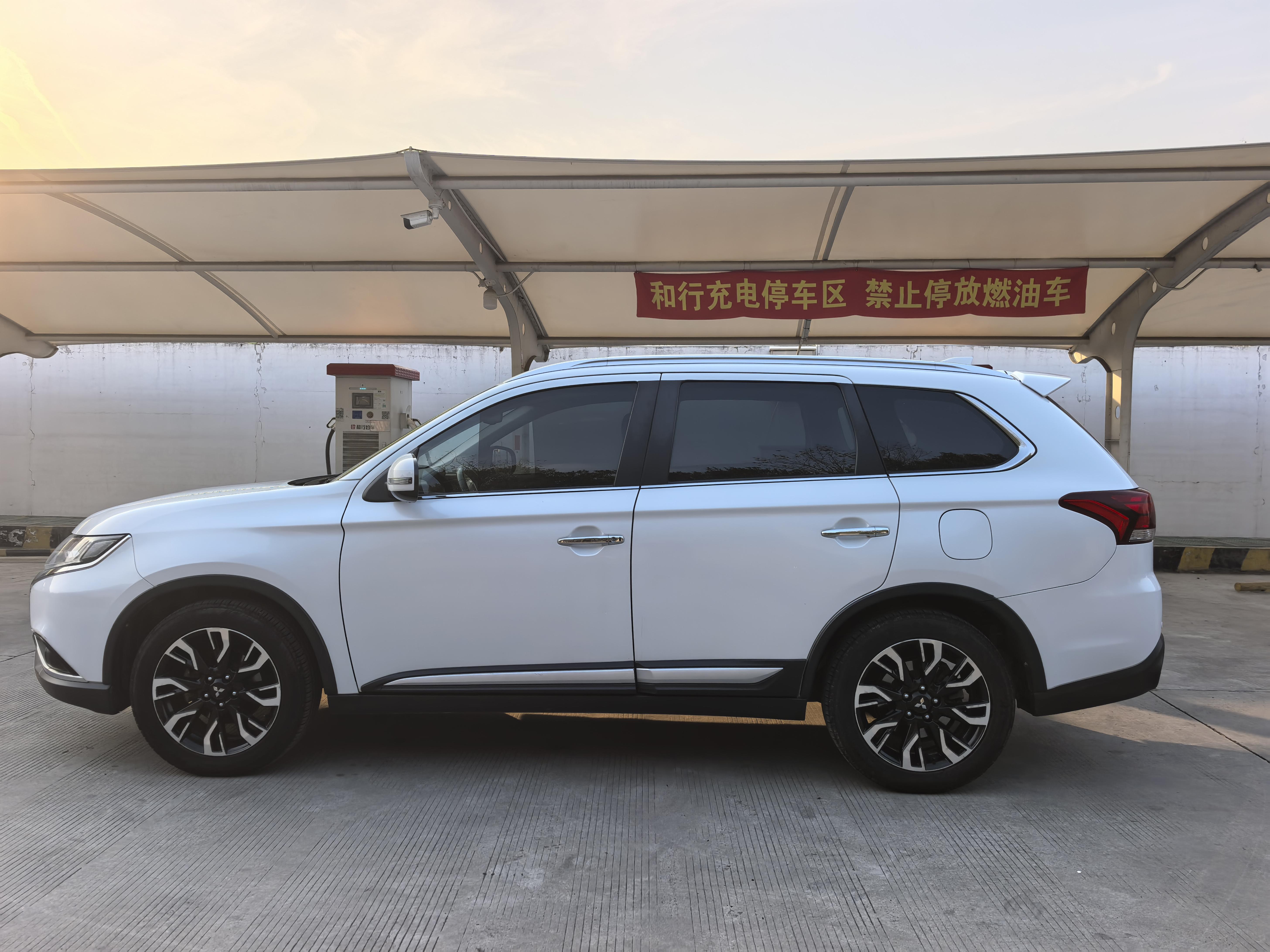 Mitsubishi Outlander 2020 thumb 2