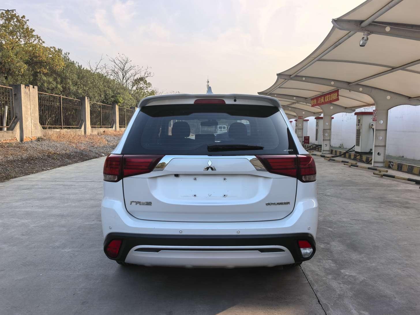 Mitsubishi Outlander 2020 thumb 4