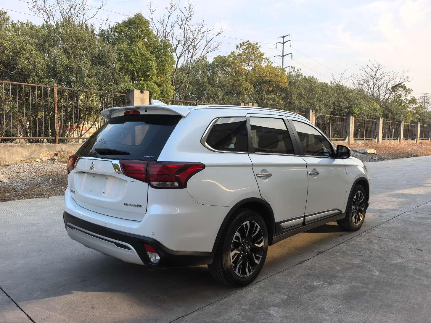 Mitsubishi Outlander 2020 thumb 5