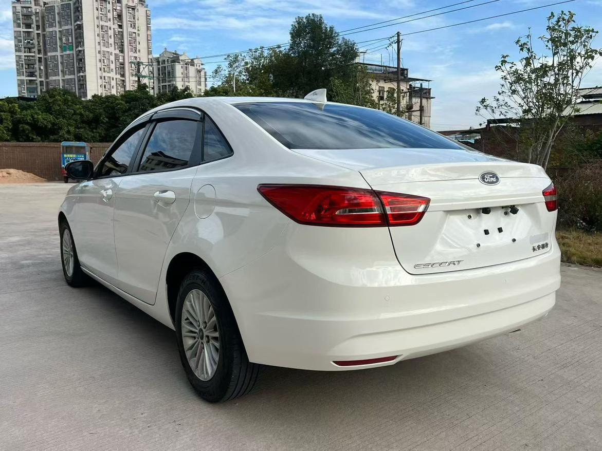 Ford Focus 2018 thumb 2