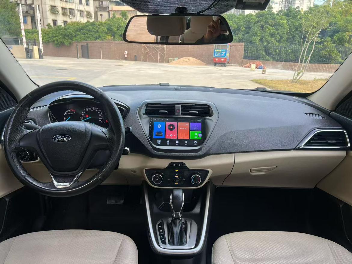 Ford Focus 2018 thumb 5