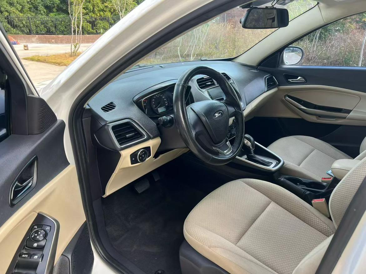 Ford Focus 2018 thumb 6