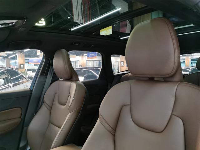 Volvo XC60 2025 thumb 3