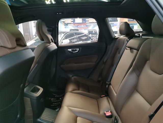 Volvo XC60 2025 thumb 4