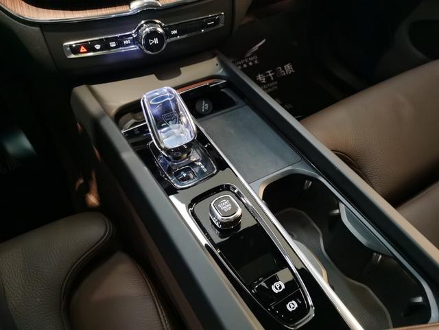 Volvo XC60 2025 thumb 7