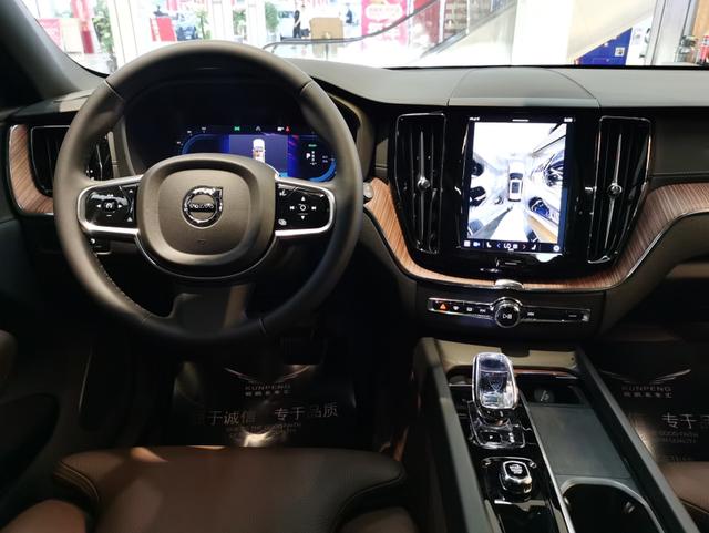 Volvo XC60 2025 thumb 9