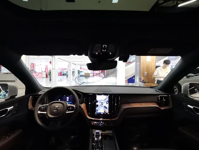 Volvo XC60 2025 thumb 10