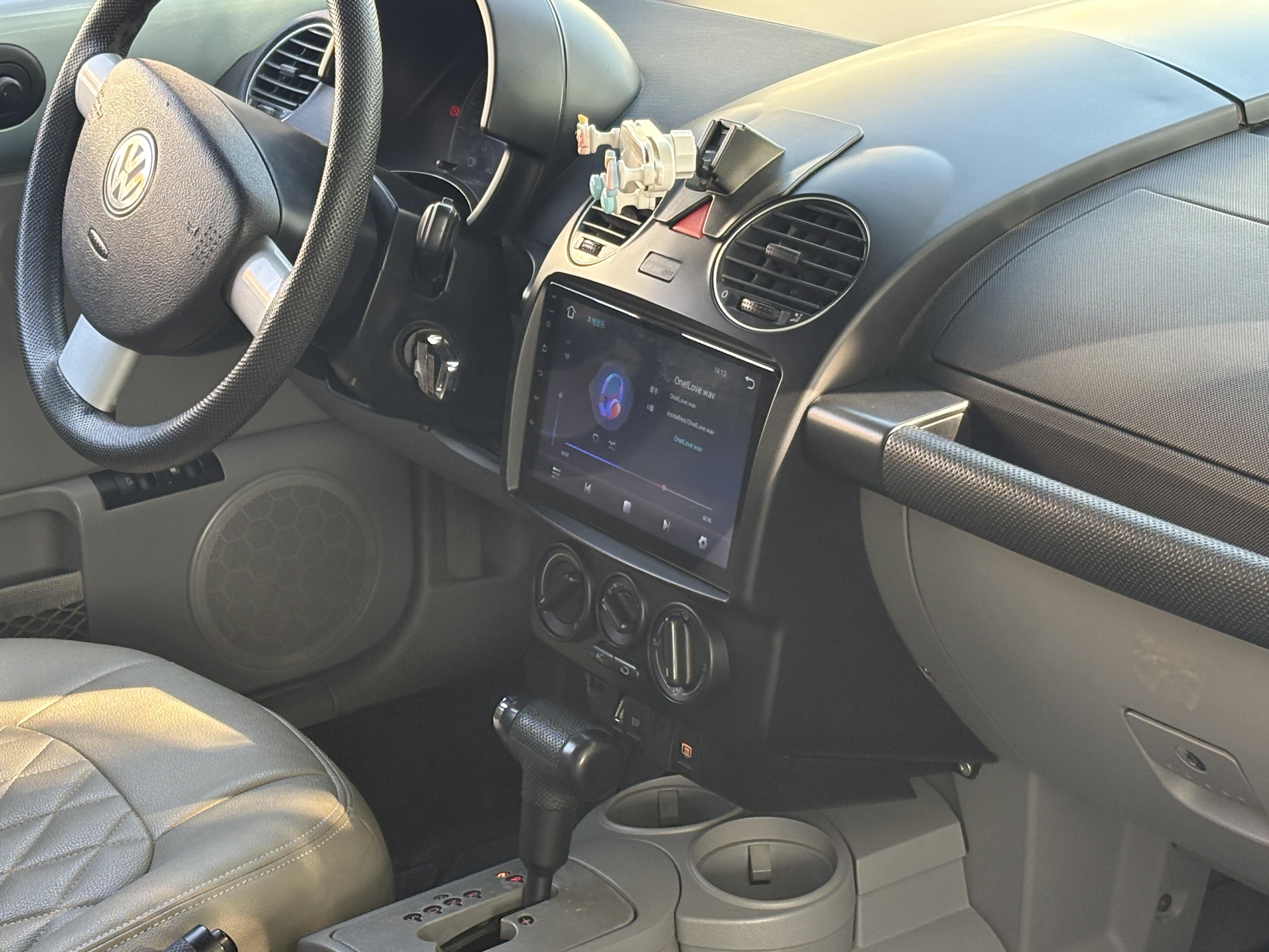 Volkswagen Beetle 2011 thumb 6