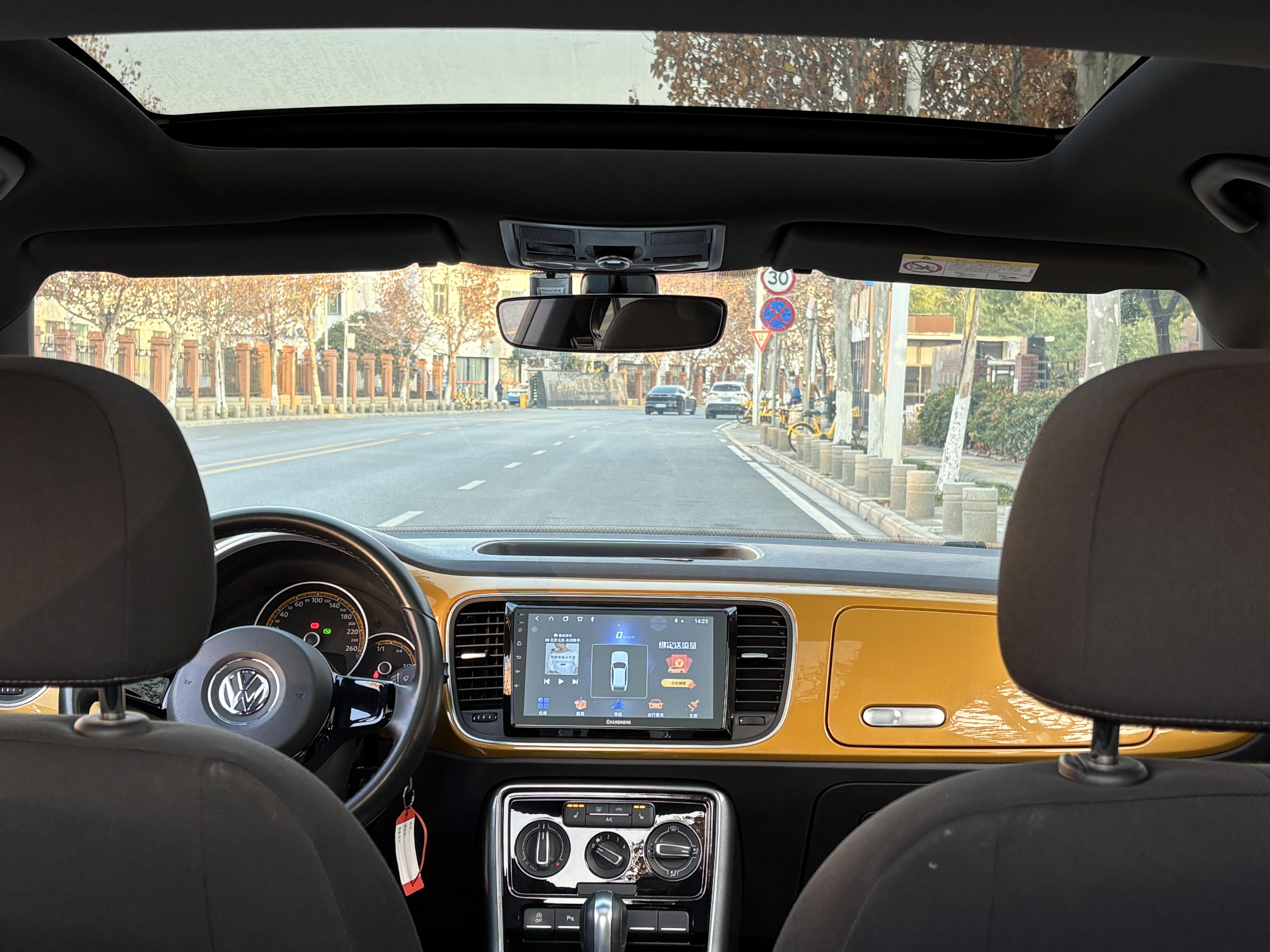Volkswagen Beetle 2018 thumb 9