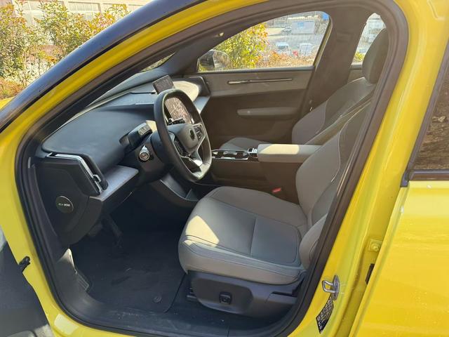 Volvo EX30 2025 thumb 6