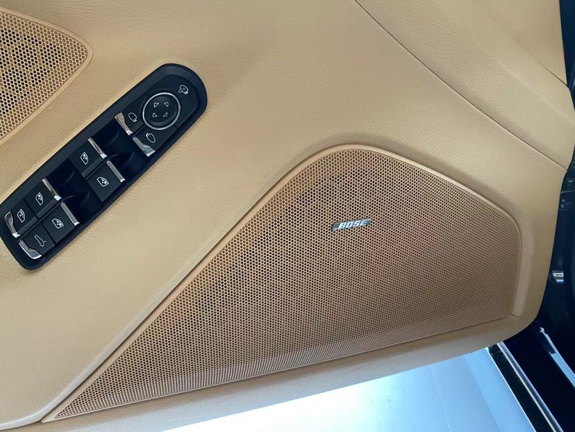 Porsche Panamera 2012 thumb 4