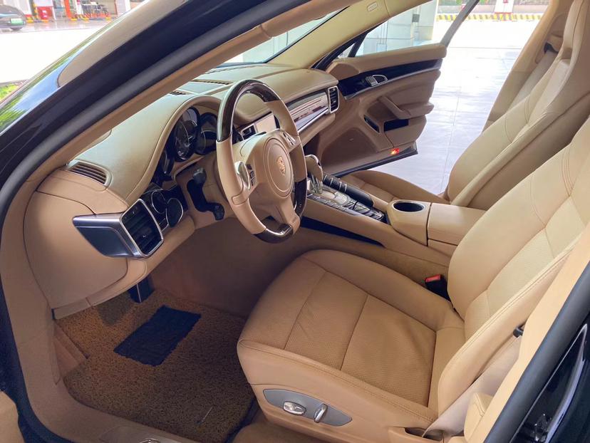 Porsche Panamera 2012 thumb 6