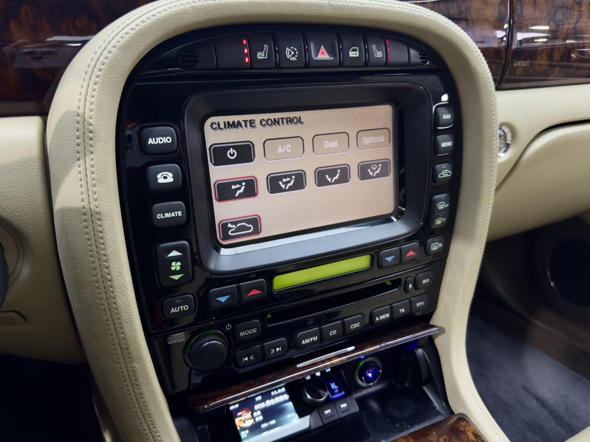 Jaguar XJ 2006 thumb 6