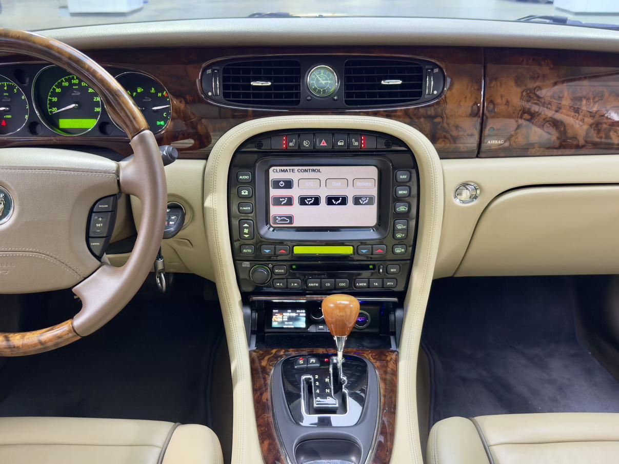 Jaguar XJ 2006 thumb 10