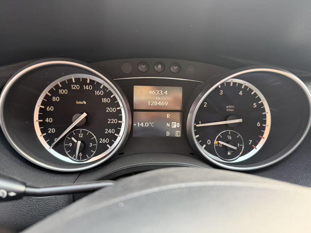 Mercedes-Benz R-Class 2015 thumb 7