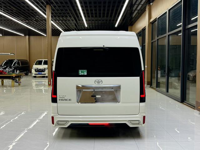 Toyota HiAce 2025 thumb 2