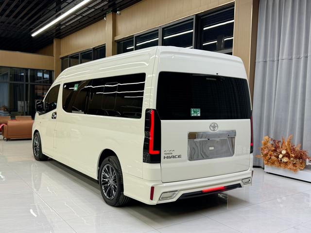 Toyota HiAce 2025 thumb 3