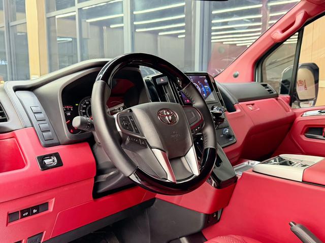 Toyota HiAce 2025 thumb 4