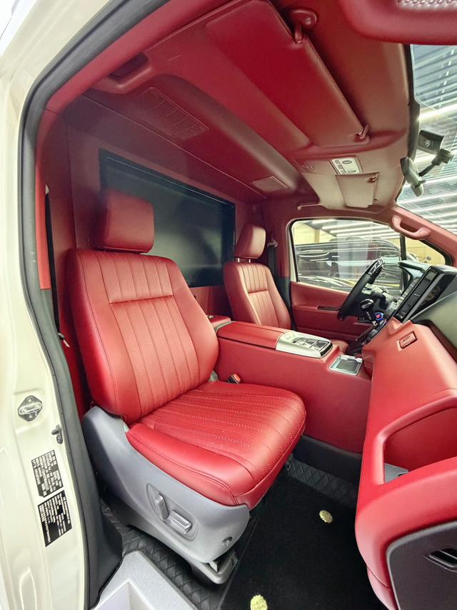 Toyota HiAce 2025 thumb 6