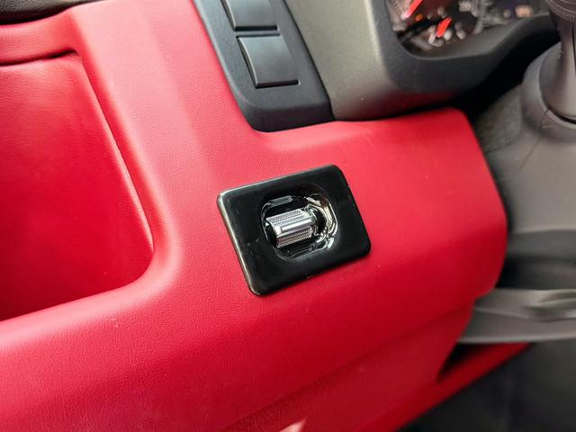 Toyota HiAce 2025 thumb 12