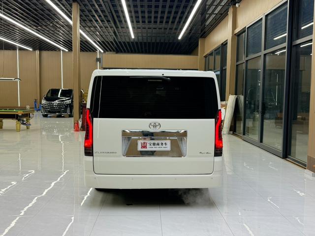 Toyota HiAce 2025 thumb 2