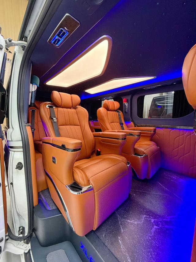 Toyota HiAce 2025 thumb 11