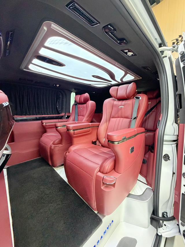 Toyota Granvia 2023 thumb 9