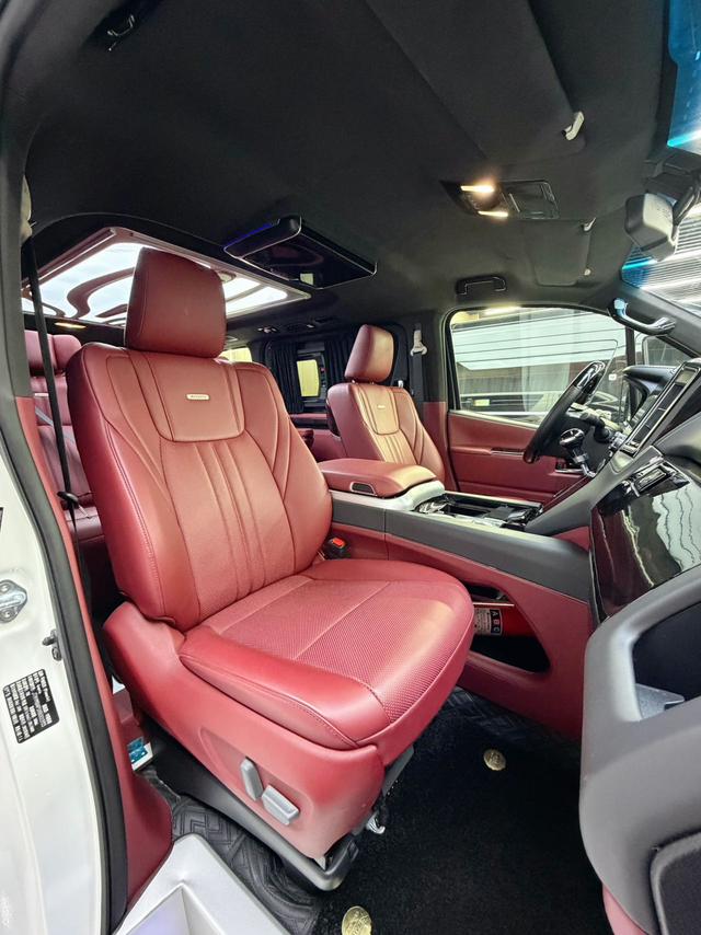 Toyota Granvia 2023 thumb 12