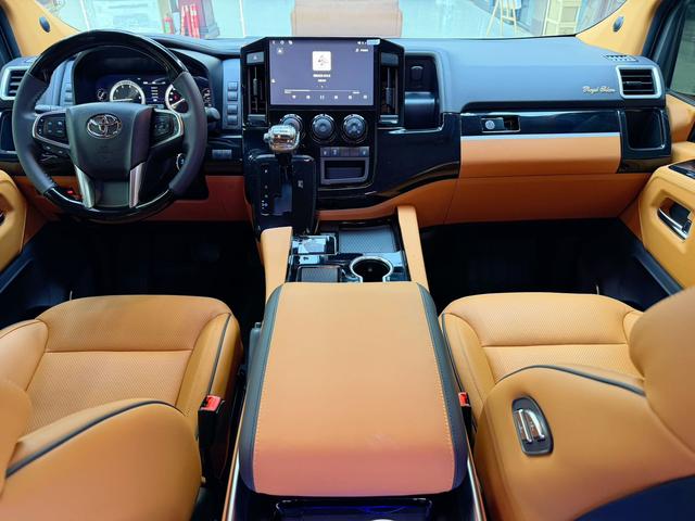 Toyota HiAce 2025 thumb 5